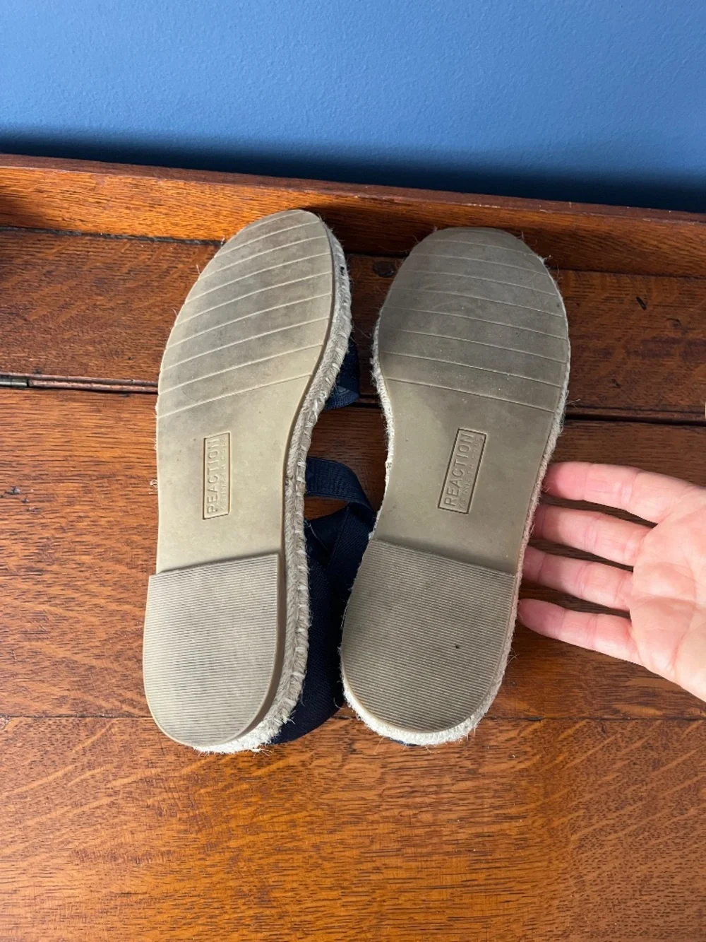 Kenneth Cole Reaction LUNA Sparkly Espadrille Flat Sandal Navy 8.5 Like New!